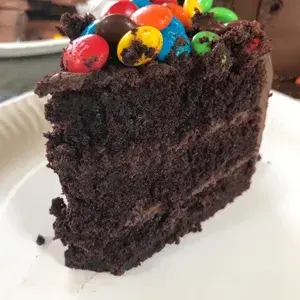 1x KitKat M&Ms Chocolate Cake @$50 (Size: 7 Inches)