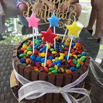 1x KitKat M&Ms Chocolate Cake @$50 (Size: 7 Inches)