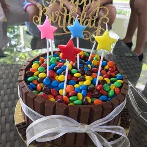 1x KitKat M&Ms Chocolate Cake @$50 (Size: 7 Inches)