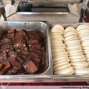 扣肉包 Chinese Bun w/ Stewed Pork