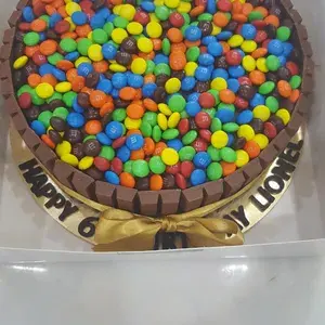 1x KitKat M&Ms Chocolate Cake @$50 (Size: 9 Inches)