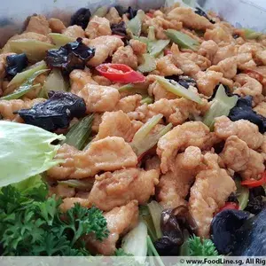 西芹炒鱼片 Sliced Fish w/ Celery