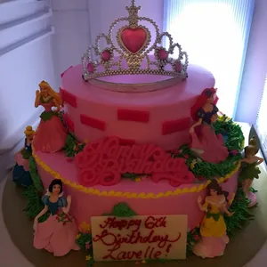 1x Princess Tiara @$158 (Top Layer : Vanilla) (Bottom Layer : Strawberry) (Big Candles : 6) (Small Candles : 6)