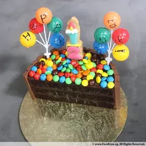 1x KitKat M&Ms Chocolate Cake @$50 (Size: 7 Inches)