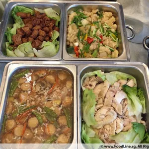 Traditional Hainanese Steamed Chicken 传统海南白切鸡