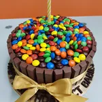 1x KitKat M&Ms Chocolate Cake @$50 (Size: 7 Inches)
