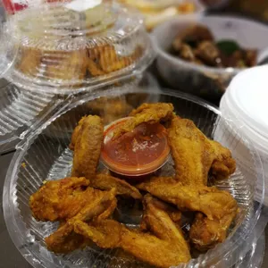 4x Fried Chicken Wings 炸鸡翅膀 (6pcs) @$9
