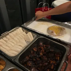 扣肉馒头 Braise Pork w/ Bun