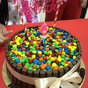 1x KitKat M&Ms Chocolate Cake @$50 (Size: 9 Inches)