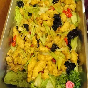 西芹炒鱼片 Sliced Fish w/ Celery