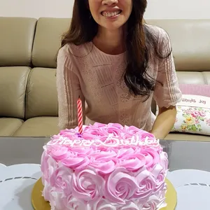 1x Rosette Pink @$38.9 (Size : 7 Inch (7-10 pax)) (Flavours : Vanilla) (Eggless: Yes) (Big Candles : 1) (Small Candles : 1)
