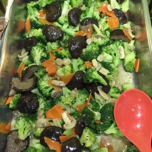 Broccoli w/ Mushroom • 双菇兰花(Chef's Recommended)