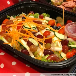 Deluxe Garden Fresh Vegetables and Fruits tossed in a homemade raspberry vinaigrette (Vegetarian)