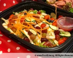 Deluxe Garden Fresh Vegetables and Fruits tossed in a homemade raspberry vinaigrette (Vegetarian) | Customer Photo | Grain