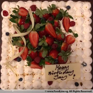 1x Strawberry Shortcake @$117.9 (Size: 12 Inch (29-39 pax)) (Big Candles : 4) (Small Candles : 2)