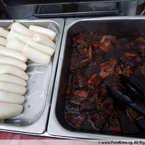 扣肉馒头 Braise Pork w/ Bun