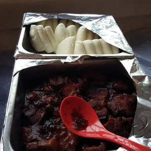 Braised Pork w/ Bun • 扣肉包(Chef's Recommended)