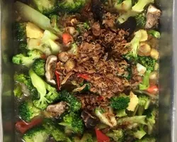 Brocolli with Mushrooms 香菇西兰花 | Customer Photo | Jessie Catering Pte Ltd