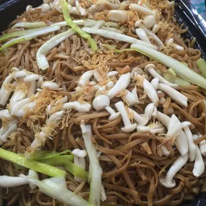 Braised Ee Fu Noodles With Conpoy and Shimeji