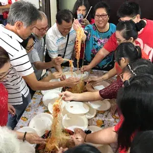 发财三文鱼生 Smoked Salmon Fa Cai Yu Sheng (Serves 12-15 pax per plate)