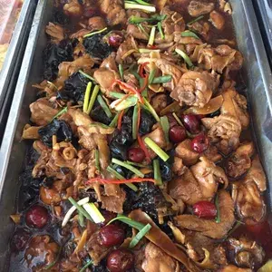 金针香菇木耳鸡 Braised Chicken w/Mushrooms & Fungus