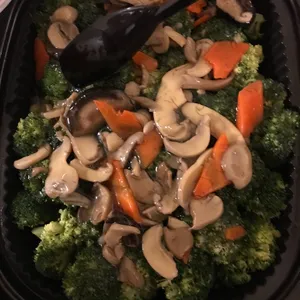 Broccoli with Mixed Mushroom and Fatt Choy 发财西兰花杂菇