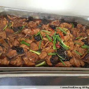 金针香菇木耳鸡 Braised Chicken w/Mushrooms & Fungus