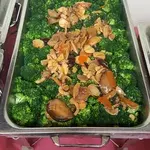 鲍鱼菇鲍贝西兰花 Broccoli w/Sea Clam & Abalone Mushroom