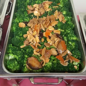 鲍鱼菇鲍贝西兰花 Broccoli w/Sea Clam & Abalone Mushroom