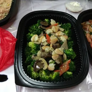 Broccoli with Braised Pacific Clam and Fatt Choy 发财鲍贝西兰花