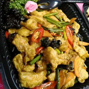 蒜香蒜花炒鱼片 Sliced Fish w/Garlic & Leek