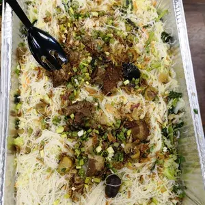 香菇酱猪脚米粉 Bee Hoon w/Braised Pork Trotter