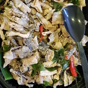 Crispy Fish Skin with Chicken Floss 酥炸肉松鱼片