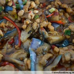 豆瓣炒鸡肉碎茄子 Sauteed Brinjal w/ Minced Chicken (NEW)