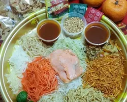 Prosperity ‘Yu Sheng’ with Smoked Salmon 丰收熏三文鱼鱼生 | Customer Photo | BellyGood Caterer