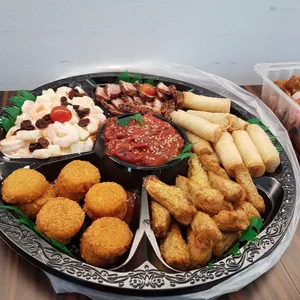 Chinese Hot & Cold Platter (Seafood Roll, Breaded Scallop, Vegetables Roll , Prawn Salad, Smoke Duck, Baby Octopus)