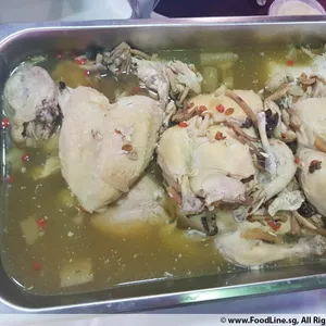 Herbal Chicken w Honshimeiji & Bamboo Fungus