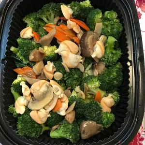 Broccoli with Braised Pacific Clam and Fatt Choy 发财鲍贝西兰花