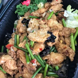 蒜香蒜花炒鱼片 Sliced Fish w/Garlic & Leek