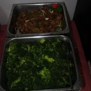 鲍鱼菇鲍贝西兰花 Broccoli w/Sea Clam & Abalone Mushroom
