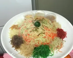 烟熏三文鱼发财捞起鱼生 Abundant Wealth Smoked Salmon “Yu Sheng” | Customer Photo | Makan Mate