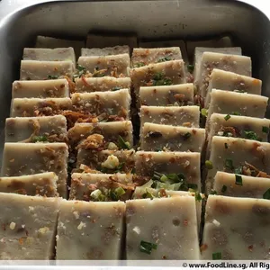 Steamed Mini Yam Cake with Sweet Sauce