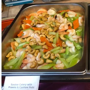 Sautee Celery with Prawns & Cashew Nuts