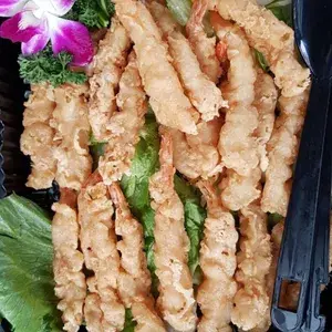 Golden Prawn Torpedo with Spicy Tartar