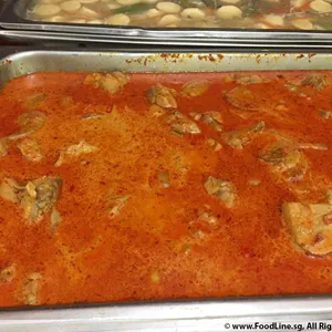 Signature red curry chicken with baby potatoes 招牌咖喱鸡，土豆