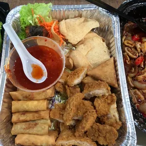 Appetizer (Prawn Cracker, Seaweed Chicken, Samosa, Spring Roll and Pandan Chicken)