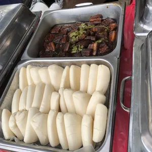 扣肉馒头 Braise Pork w/ Bun