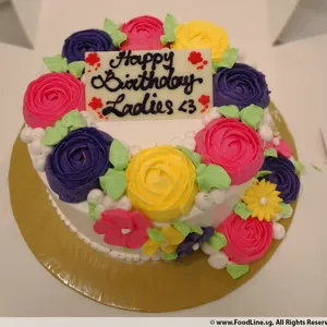 1x Floral Flow @$40.9 (Size : 7 Inch (7-10 pax)) (Flavours: Strawberry) (Eggless : No) (Big Candles : 3) (Small Candles : 3)