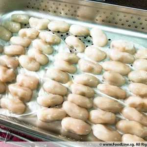 Steamed Mini Soon Kueh with Sweet Sauce