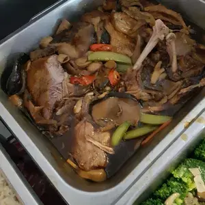 香菇烩扒鸭 Braised Duck w/ Mushroom